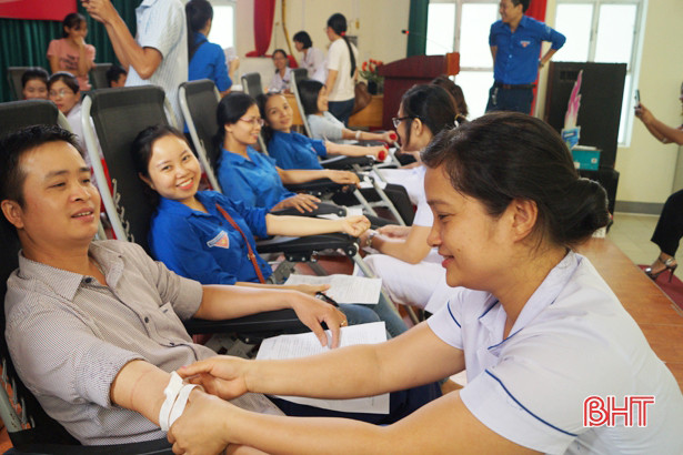 can bo dvtn nganh y te se chia giot hong nhan ai