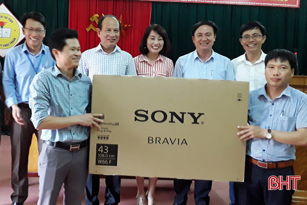 ban giao nha cong vu cho truong thpt phuc trach