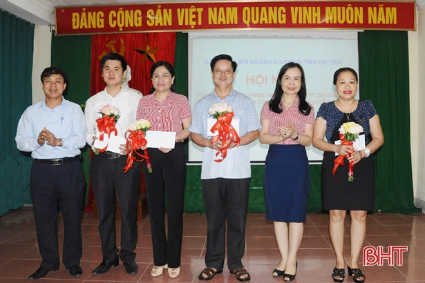 LĐLĐ Hà Tĩnh biểu dương 4 cá nhân điển hình học tập và làm theo Bác