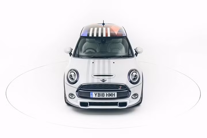 Ngắm nhìn chiếc Mini đặc biệt chào đón đám cưới Hoàng tử Harry