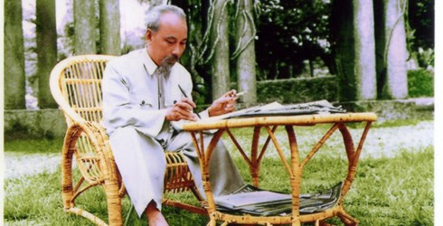 Suy thoái cũng từ chữ “đức” mà ra