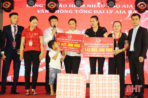 aia ha tinh chi tra gan 400 trieu dong cho khach hang rui ro o tx ky anh