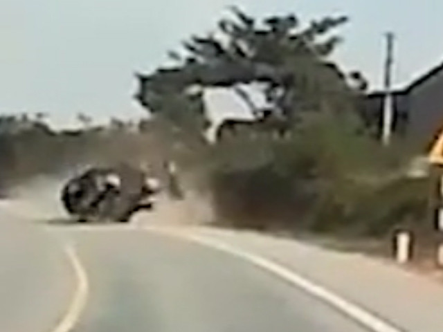 hung than xe container vuot au o khuc cua gap