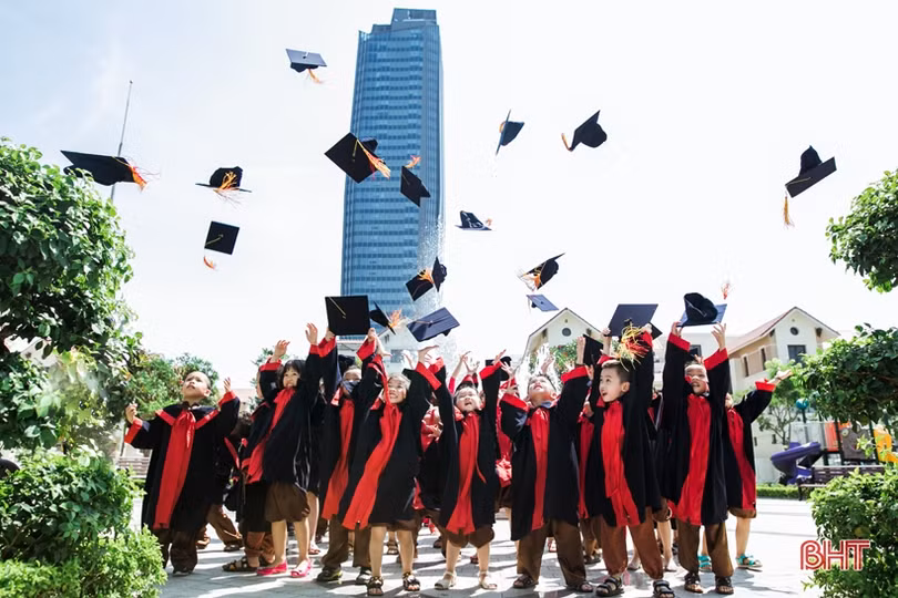 Ngộ nghĩnh bộ ảnh “Bé làm nông dân” của trẻ Mầm non Trí Đức