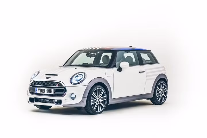 Ngắm nhìn chiếc Mini đặc biệt chào đón đám cưới Hoàng tử Harry