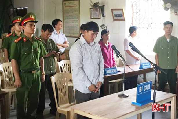 15 tháng tù cho kẻ lừa xin việc để lấy tiền... trả nợ
