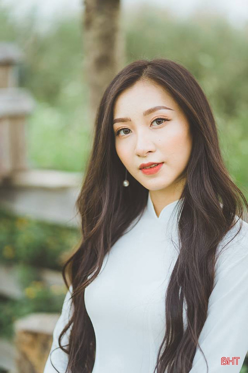 Hoa khôi người Hà Tĩnh duyên dáng trong bộ ảnh áo dài