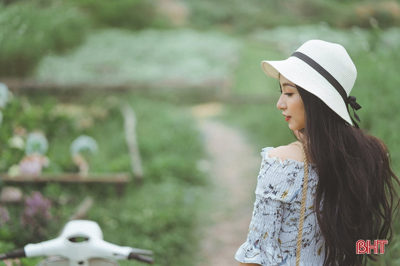 Hoa khôi người Hà Tĩnh duyên dáng trong bộ ảnh áo dài