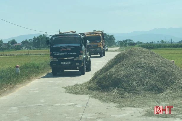 Tái diễn tình trạng biến đường thành... sân phơi!