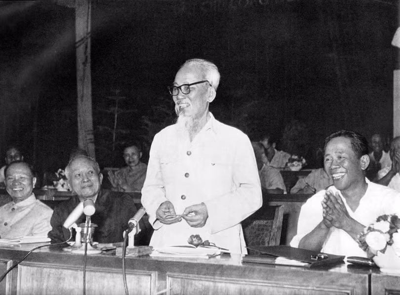 50 bức ảnh lịch sử về Chủ tịch Hồ Chí Minh ảnh 48 50 bức ảnh lịch sử về Chủ tịch Hồ Chí Minh