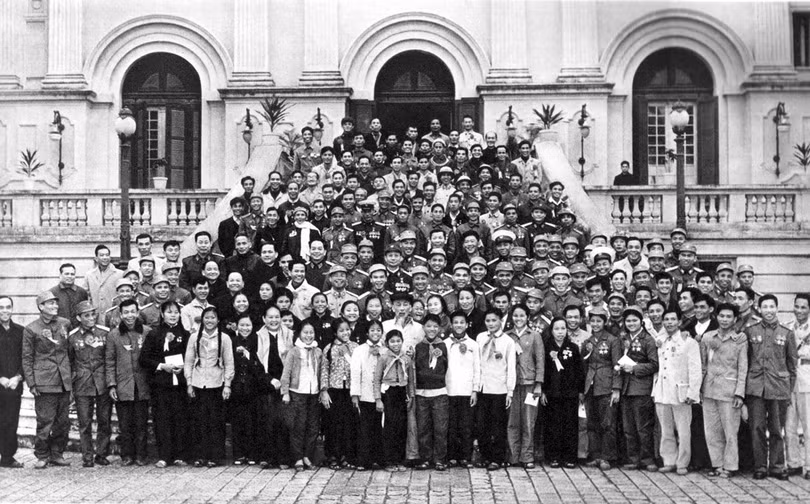 50 bức ảnh lịch sử về Chủ tịch Hồ Chí Minh ảnh 46 50 bức ảnh lịch sử về Chủ tịch Hồ Chí Minh