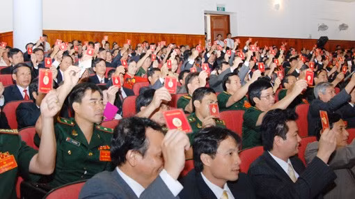 Đại biểu biểu quyết thông qua Danh sách bầu cử Đại biểu bỏ phiếu bầu BCH Đảng bộ tỉnh Hà Tĩnh, khóa XVII, nhiệm kỳ 2010-2015 Đại biểu tham gia bỏ phiếu bầu Bí thư Tỉnh uỷ, khóa XVII, nhiệm kỳ 2010-2015