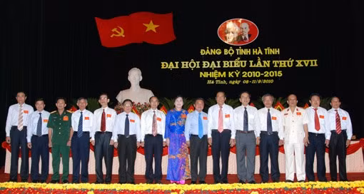 Ban thường vụ Tỉnh ủy Hà Tĩnh khoá XVII, nhiệm kỳ 2010-2015 có 15 đồng chí