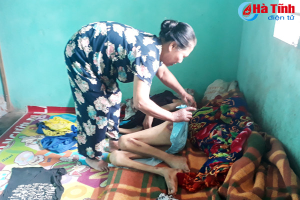 roi nuoc mat nghe chuyen nguoi dan ba 30 nam nuoi con viem nao