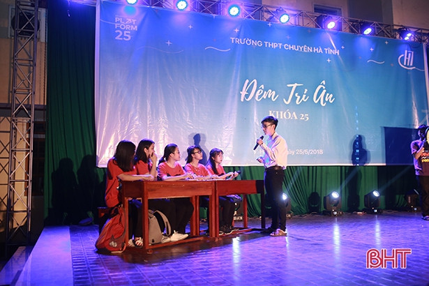 Lắng đọng Đêm tri ân của học sinh THPT Chuyên Hà Tĩnh