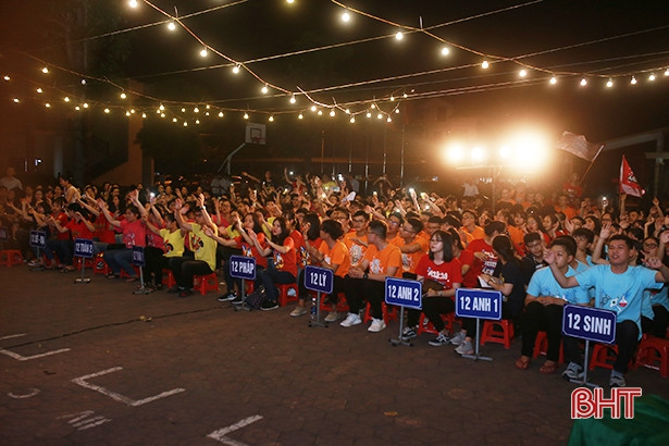 Lắng đọng Đêm tri ân của học sinh THPT Chuyên Hà Tĩnh