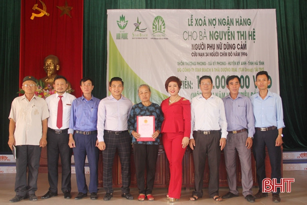 Người phụ nữ khốn khó từng cứu hàng chục nạn nhân chìm đò được xóa nợ ngân hàng