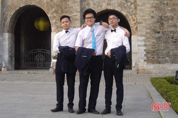 Tự hào chàng trai Hà Tĩnh vừa giành HCV Tin học châu Á