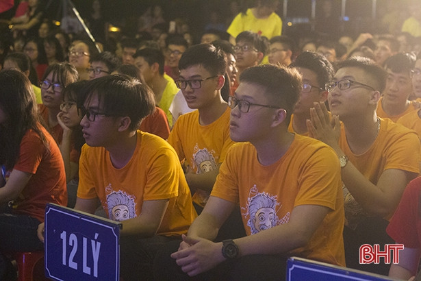 Lắng đọng Đêm tri ân của học sinh THPT Chuyên Hà Tĩnh