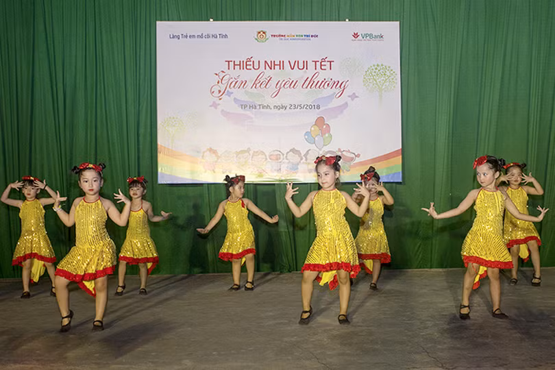 Tết thiếu nhi sớm ở Làng trẻ em mồ côi Hà Tĩnh