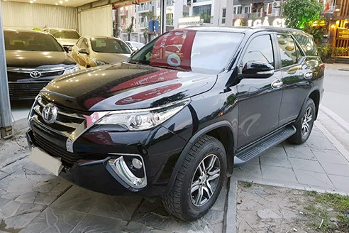 Vắng ôtô nhập khẩu, xe cũ được dịp tăng giá tại Việt Nam ảnh 1 vang oto nhap khau xe cu duoc dip tang gia tai viet nam