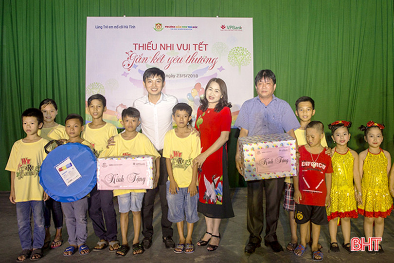 Tết thiếu nhi sớm ở Làng trẻ em mồ côi Hà Tĩnh