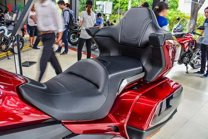 Cận cảnh Honda Gold Wing giá 1,2 tỷ đồng vừa xuất hiện tại Việt Nam