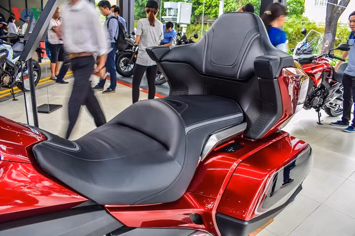 Cận cảnh Honda Gold Wing giá 1,2 tỷ đồng vừa xuất hiện tại Việt Nam