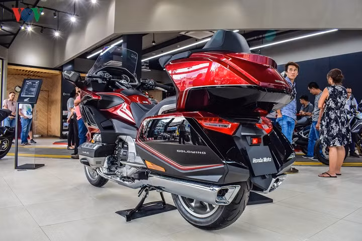 Cận cảnh Honda Gold Wing giá 1,2 tỷ đồng vừa xuất hiện tại Việt Nam