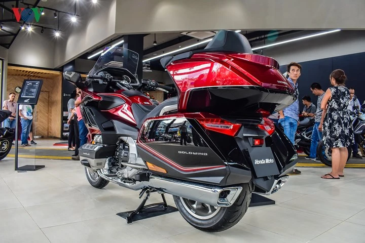 Cận cảnh Honda Gold Wing giá 1,2 tỷ đồng vừa xuất hiện tại Việt Nam