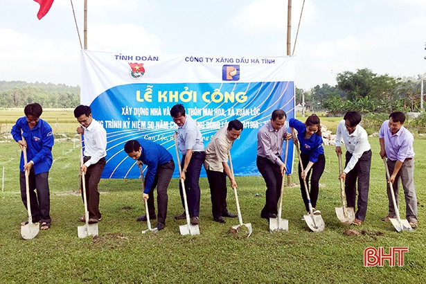 cong ty xang dau ha tinh ho tro xa xuan loc 350 trieu dong xay dung nong thon moi