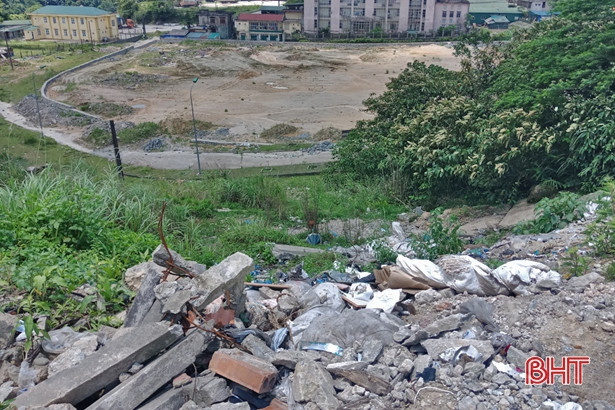 Những hình ảnh không đẹp ở khu vực Cửa khẩu quốc tế Cầu Treo