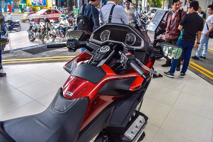 Cận cảnh Honda Gold Wing giá 1,2 tỷ đồng vừa xuất hiện tại Việt Nam