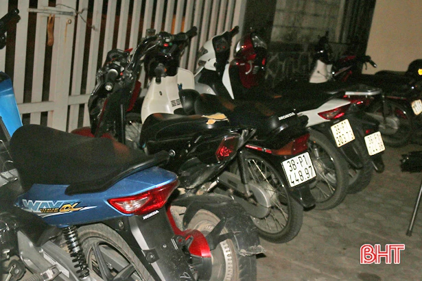 Tổ phản ứng nhanh xử lý 53 thanh niên đầu trần, kẹp ba