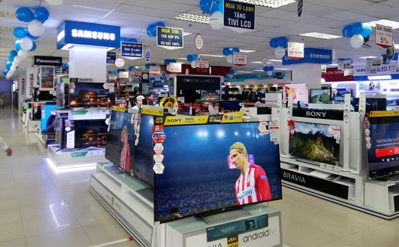 Chưa mua được bản quyền World Cup, tivi đã khuyến mại ầm ầm tại Việt Nam