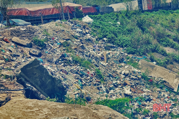 Những hình ảnh không đẹp ở khu vực Cửa khẩu quốc tế Cầu Treo