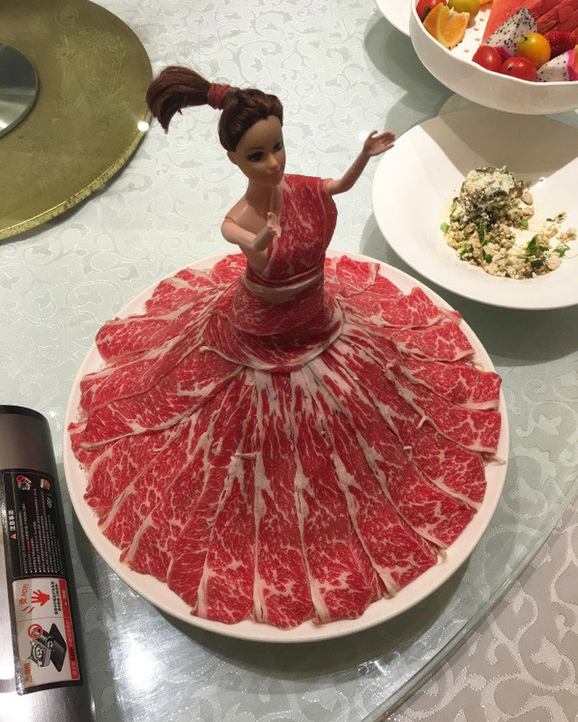 Chỉ là... ăn thôi mà, có cần làm quá vậy không?