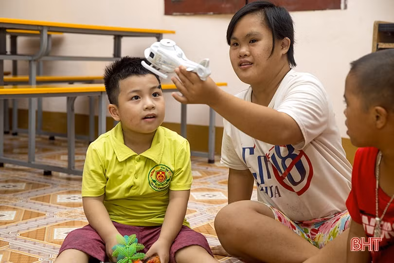 Tết thiếu nhi sớm ở Làng trẻ em mồ côi Hà Tĩnh