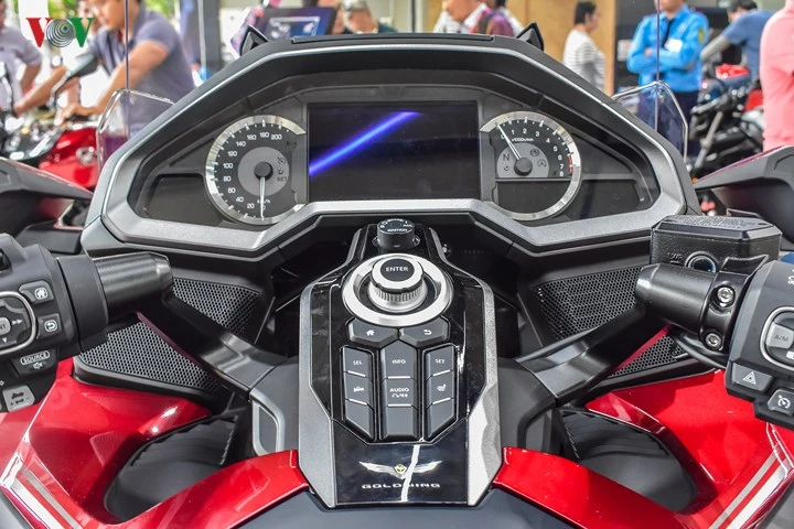 Cận cảnh Honda Gold Wing giá 1,2 tỷ đồng vừa xuất hiện tại Việt Nam