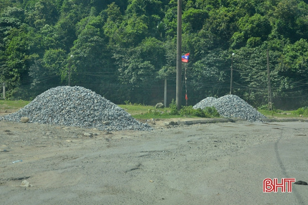 Những hình ảnh không đẹp ở khu vực Cửa khẩu quốc tế Cầu Treo