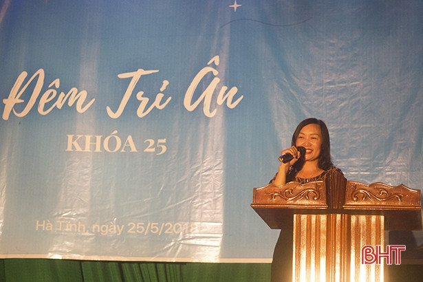 Lắng đọng Đêm tri ân của học sinh THPT Chuyên Hà Tĩnh