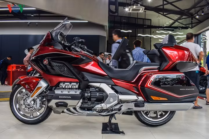 Cận cảnh Honda Gold Wing giá 1,2 tỷ đồng vừa xuất hiện tại Việt Nam