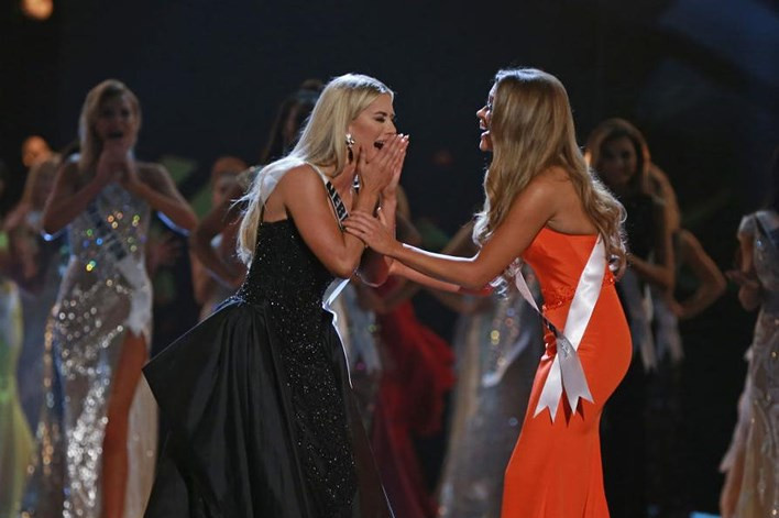 ngam nhan sac my nhan toc vang dang quang hoa hau my 2018