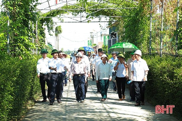 nguyen lanh dao nghe an ha tinh tham quan nong thon moi