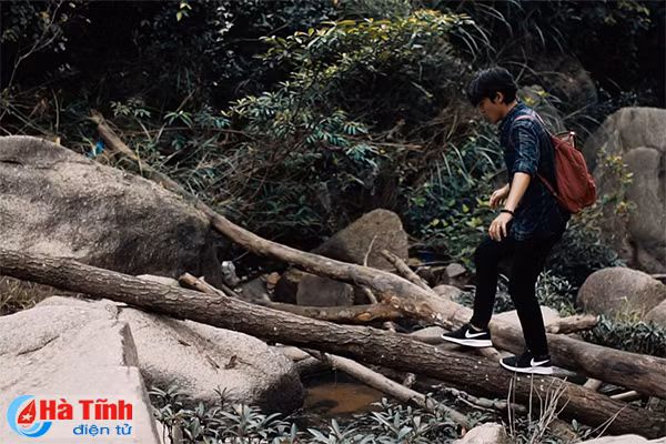 sau lang clip ha tinh vung hoan chau cua doi ban tre nguoi viet song tai nhat