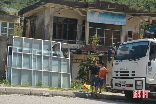 Những hình ảnh không đẹp ở khu vực Cửa khẩu quốc tế Cầu Treo