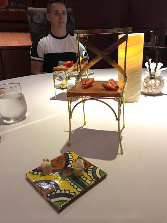 Chỉ là... ăn thôi mà, có cần làm quá vậy không?