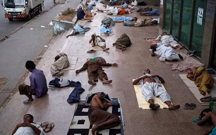 hinh anh nang nong kinh hoang lam 65 nguoi chet o pakistan