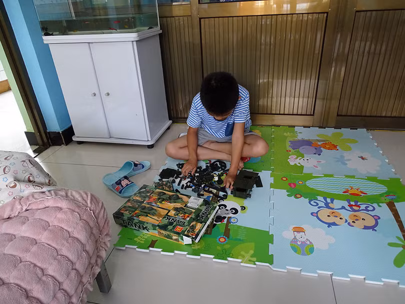 Đồ chơi yêu thích của những em nhỏ có hoàn cảnh sống khác nhau khiến bạn phải suy ngẫm