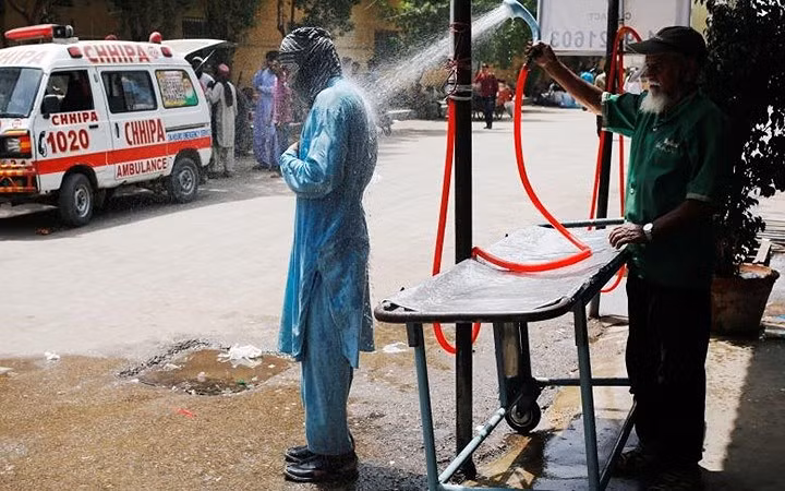 hinh anh nang nong kinh hoang lam 65 nguoi chet o pakistan